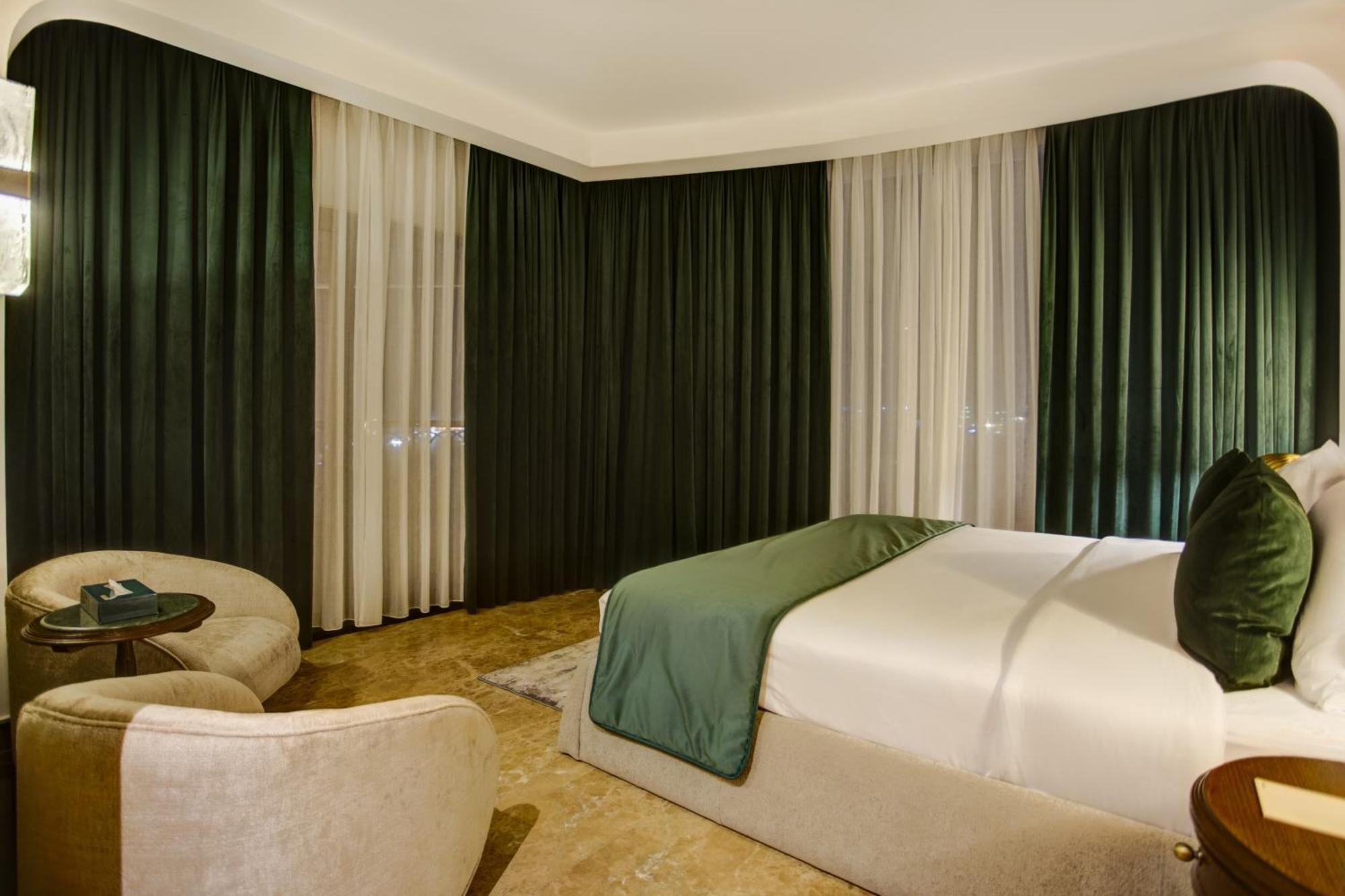 Bratus Hotel Акаба Екстериор снимка