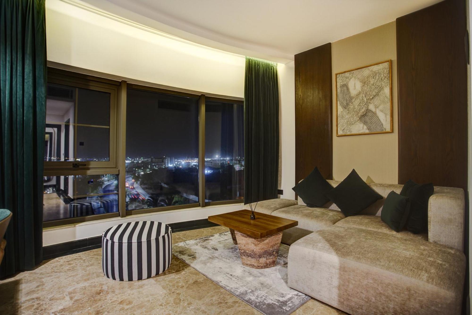 Bratus Hotel Акаба Екстериор снимка