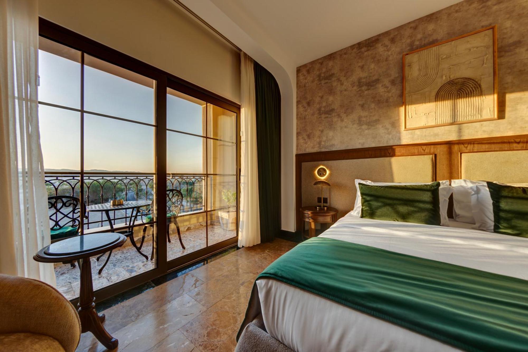 Bratus Hotel Акаба Екстериор снимка