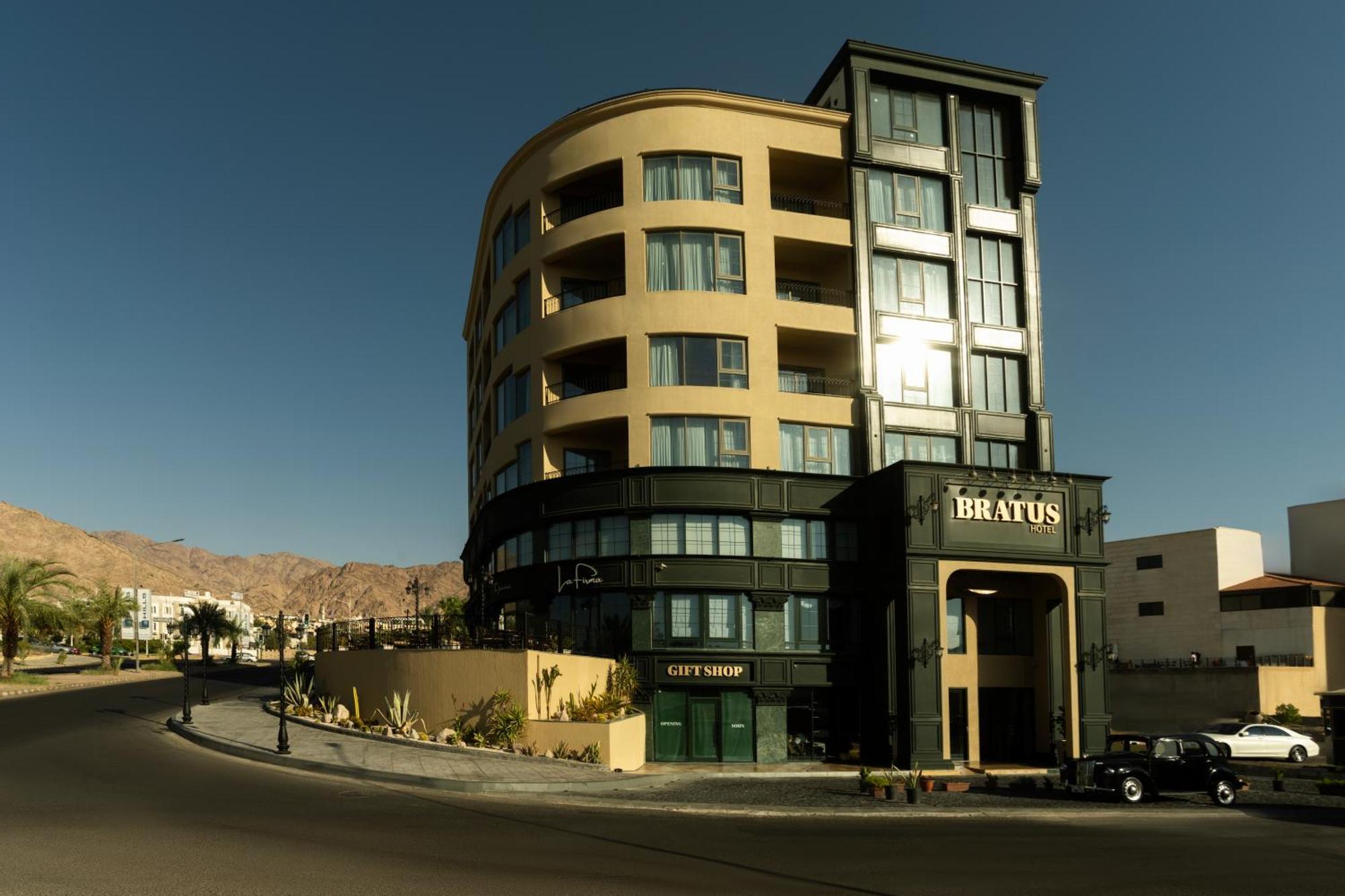 Bratus Hotel Акаба Екстериор снимка