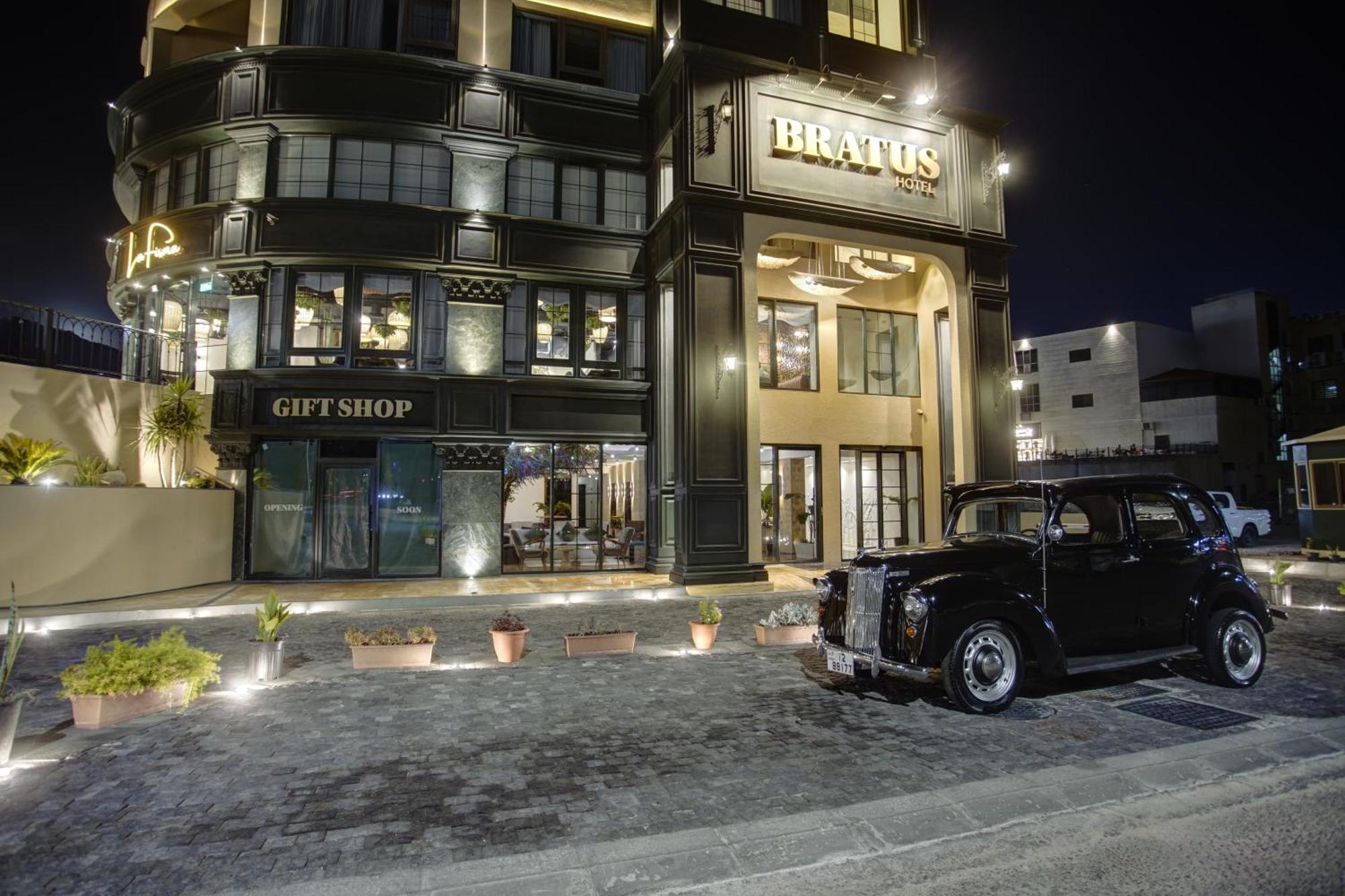 Bratus Hotel Акаба Екстериор снимка