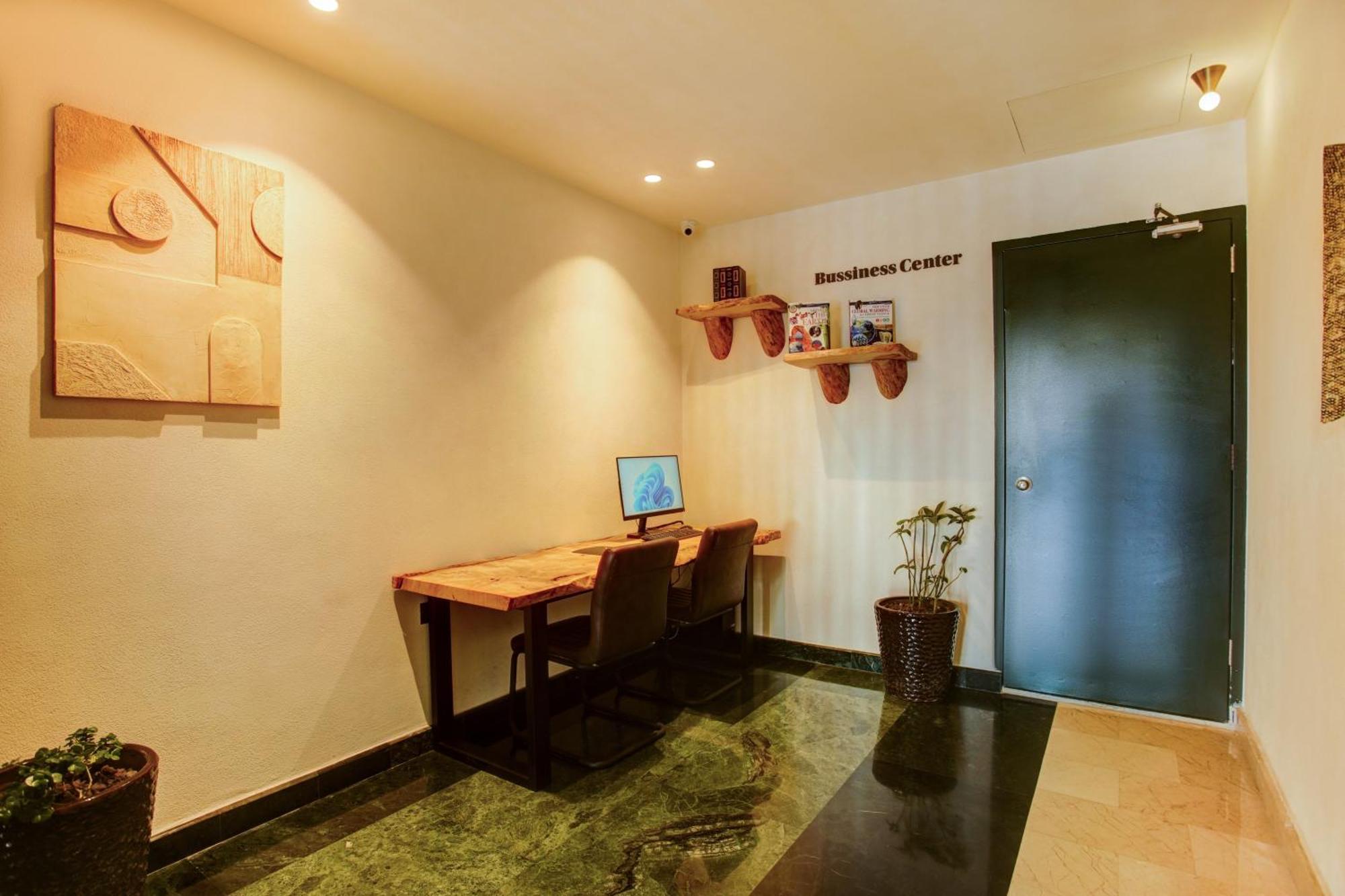 Bratus Hotel Акаба Екстериор снимка